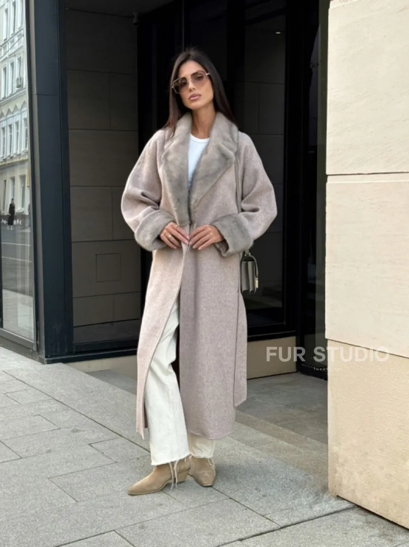 Женское демисезонное пальто с отделкой из меха норки - фото 7