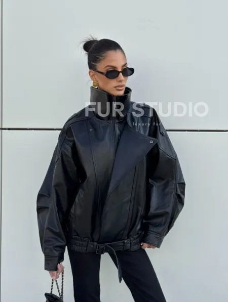 Женская кожаная куртка с двойным воротником, пышными рукавами реглан - фото 15