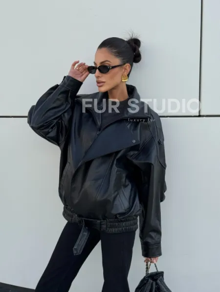 Женская кожаная куртка с двойным воротником, пышными рукавами реглан - фото 16