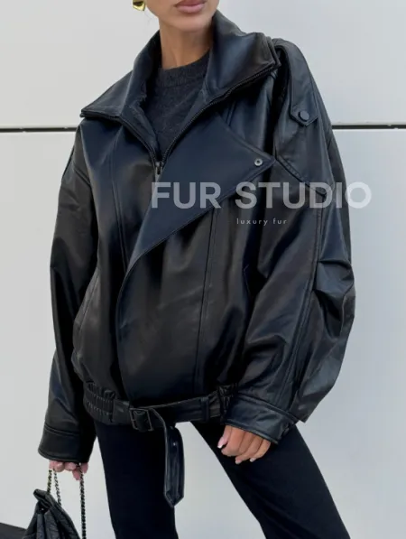 Женская кожаная куртка с двойным воротником, пышными рукавами реглан - фото 6