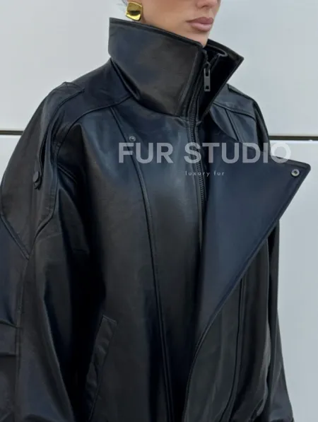 Женская кожаная куртка с двойным воротником, пышными рукавами реглан - фото 2