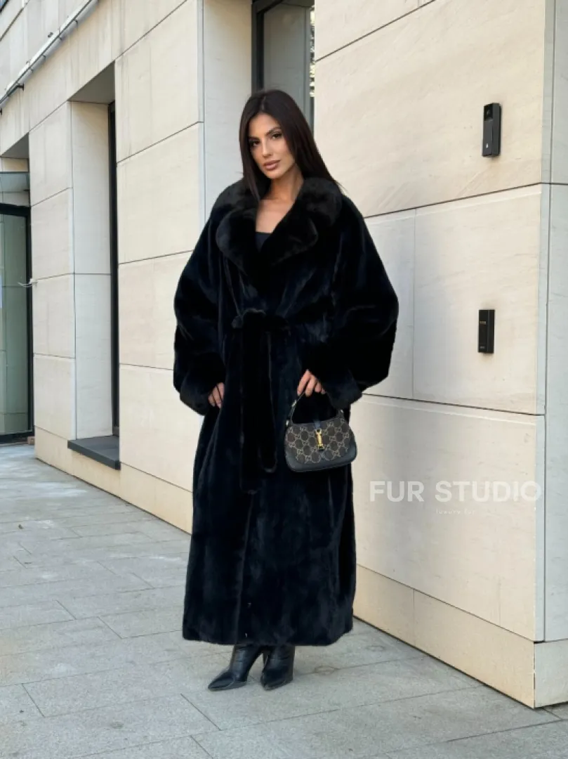 Длинная шуба кимоно Luxury Fashion из меха норки SAGA FURS - английский воротник