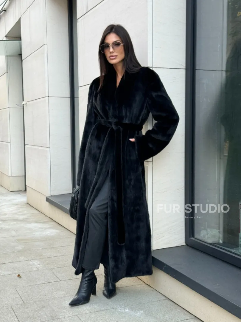 Шуба халат из аукционного меха норки, V-образный воротник с поясом - фото 0