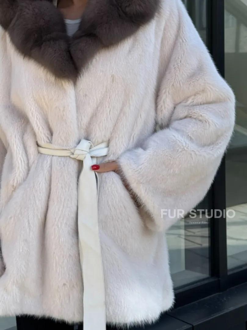 Полушубок из светлой норки с капюшоном куница с поясом - фото 1