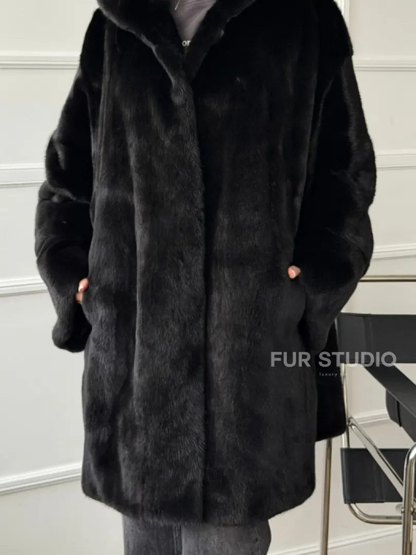 Шуба натуральная женская из норки Blackglama с капюшоном