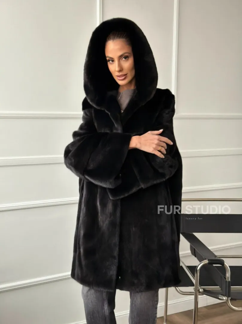Шуба натуральная женская из норки Blackglama с капюшоном - фото 11