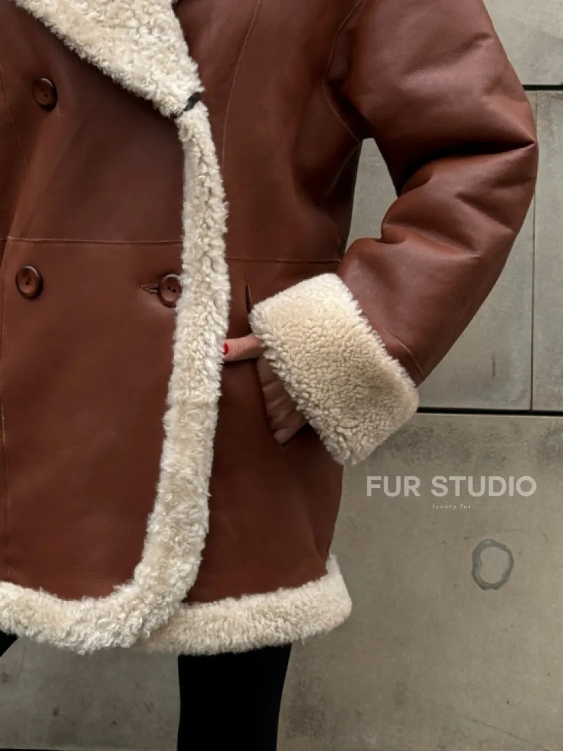 Двусторонняя женская дубленка из натуральной кожи с воротником шаль, на пуговицах - фото 4