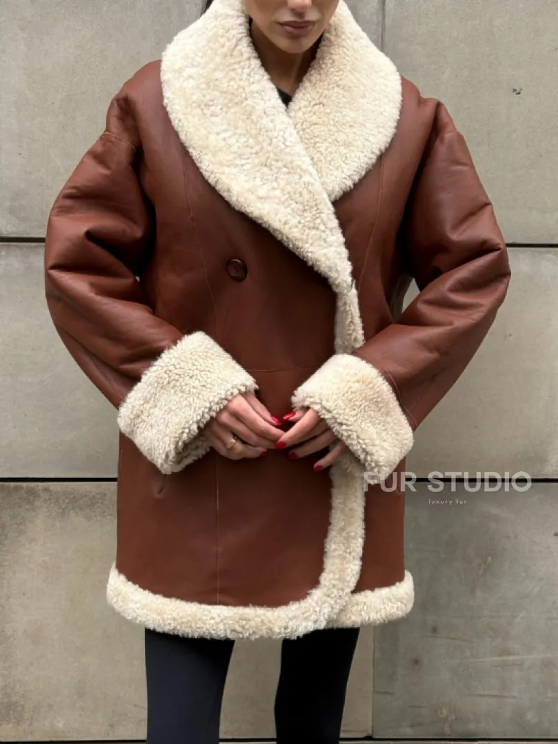 Двусторонняя женская дубленка из натуральной кожи с воротником шаль, на пуговицах - фото 7