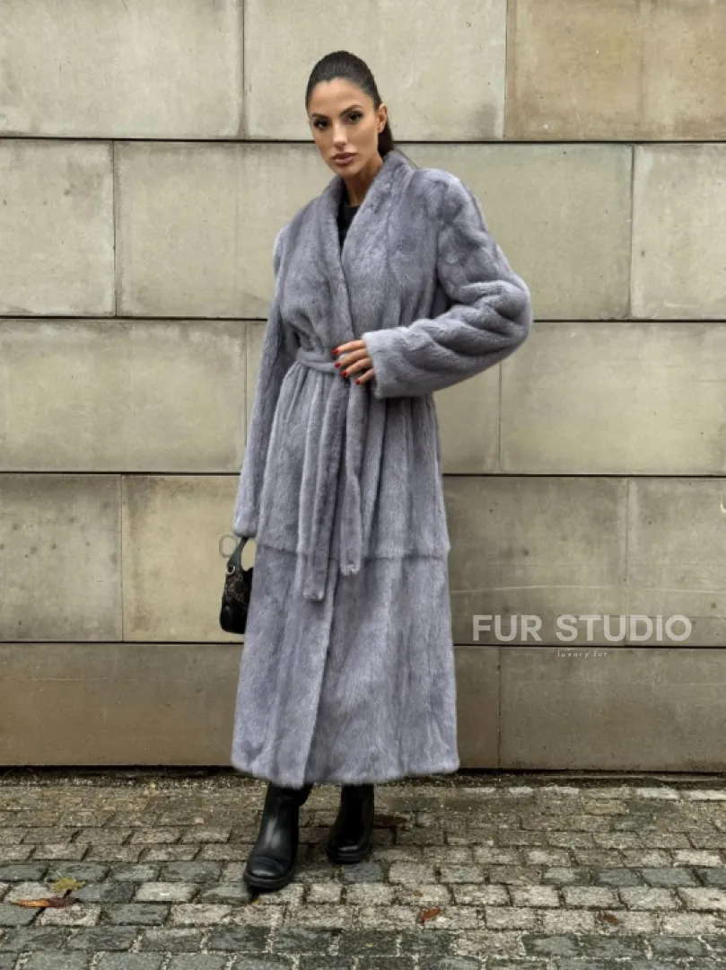 Шуба из голубой скандинавской норки без воротника с поясом “Fashion trend 2024-2025“ - фото 6