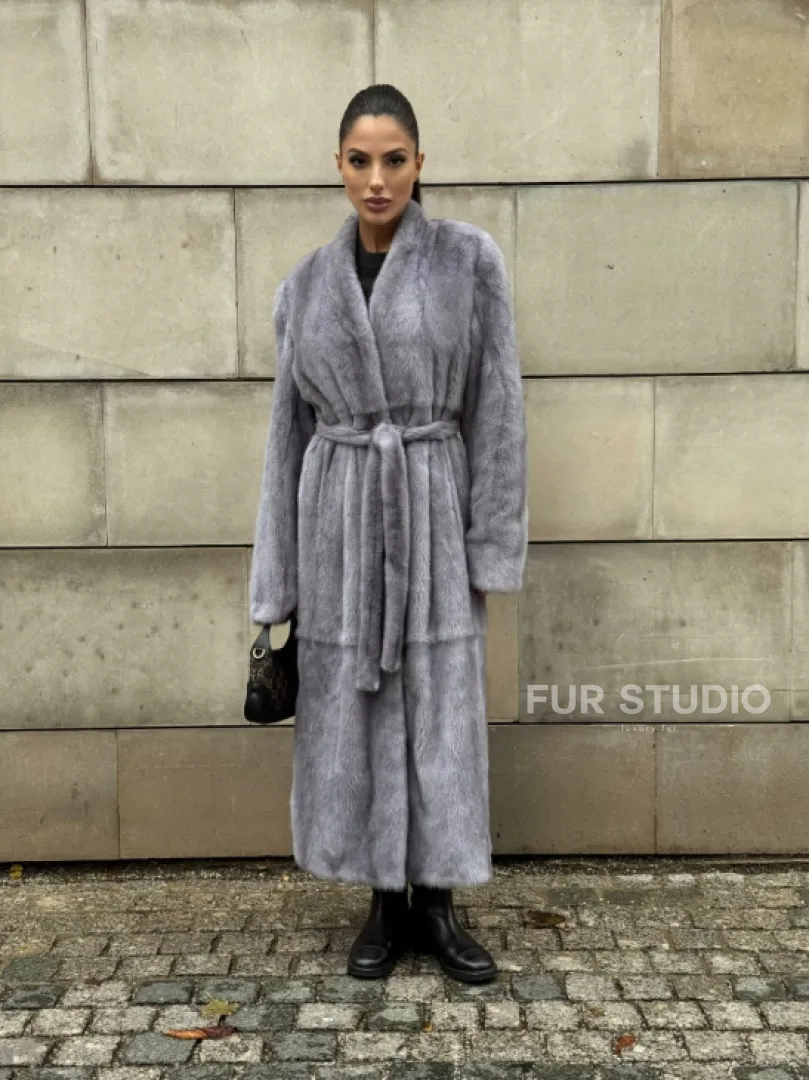 Шуба из голубой скандинавской норки без воротника с поясом “Fashion trend 2024-2025“ - фото 9