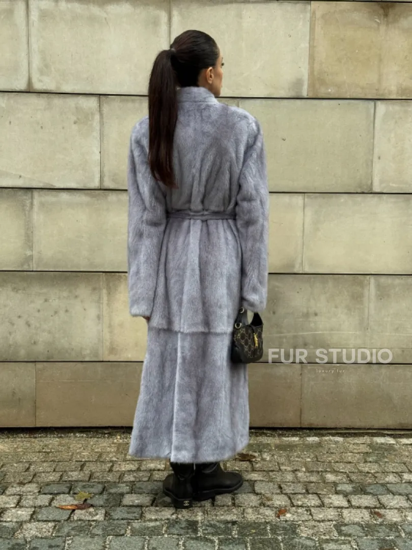 Шуба из голубой скандинавской норки без воротника с поясом “Fashion trend 2024-2025“ - фото 7