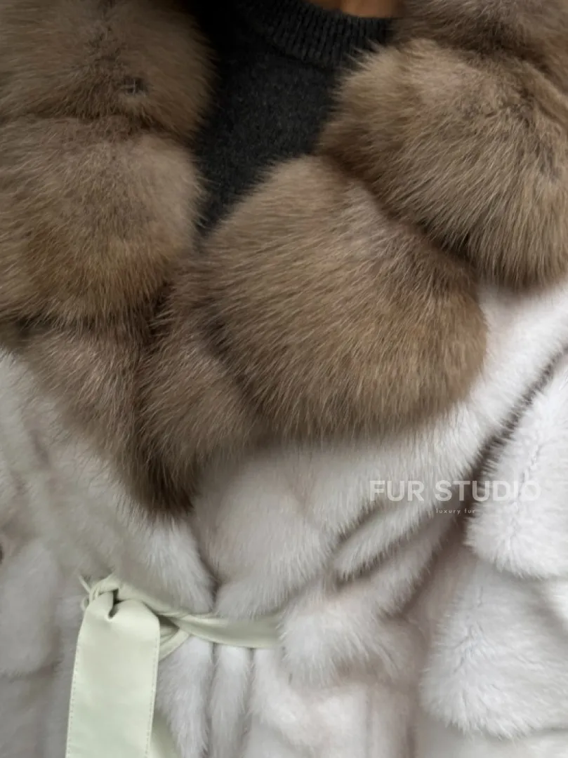 Шуба Oversize из норки с потайным поясом и английским воротником из меха куницы
