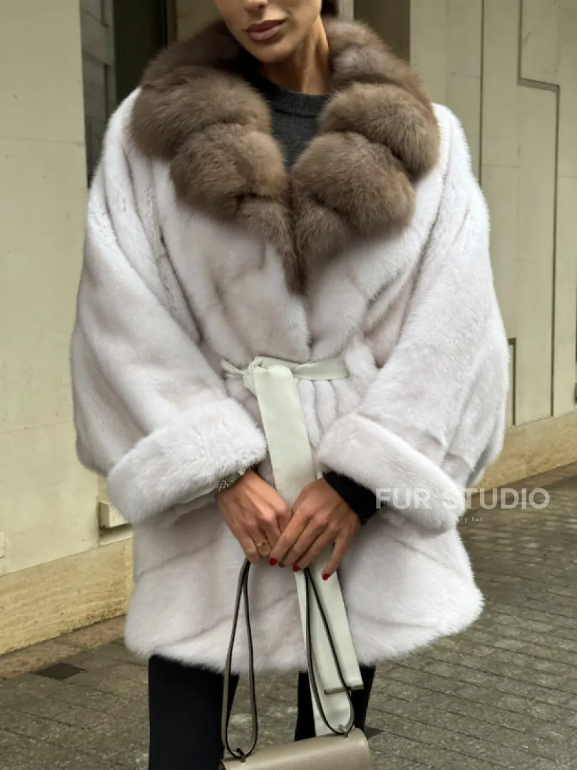 Шуба Oversize из норки с потайным поясом и английским воротником из меха куницы
