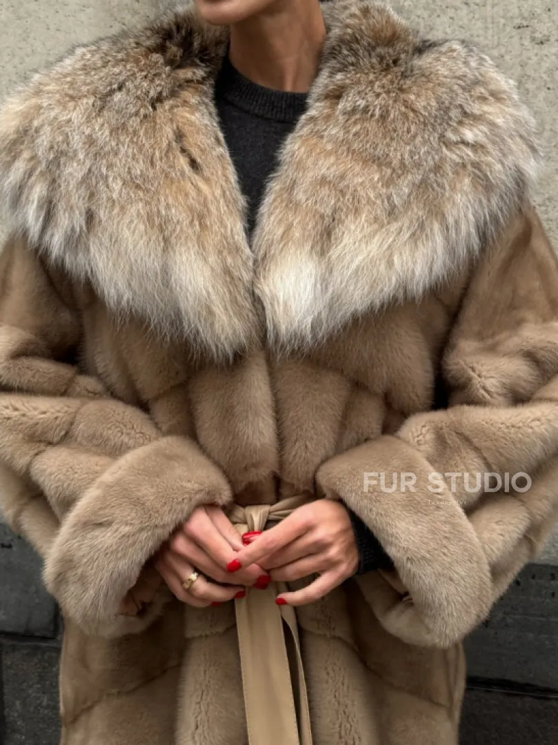 Длинная шуба кимоно из норки Pastel с капюшоном из меха рыси - фото 2