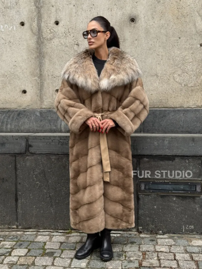 Длинная шуба кимоно из норки Pastel с капюшоном из меха рыси - фото 13