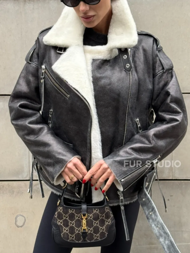 Коротка женская дубленка Vintage Grey из белой овчины мериноса, боковой шнуровкой и накладной пояс - фото 4