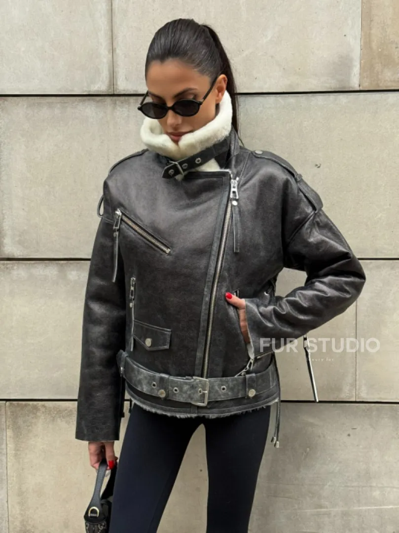 Коротка женская дубленка Vintage Grey из белой овчины мериноса, боковой шнуровкой и накладной пояс - фото 7