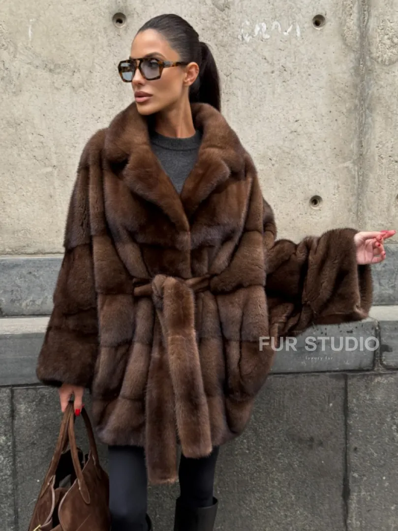 Полушубок из меха норки Brown Velvet, английский воротник фасон - летучая мышь