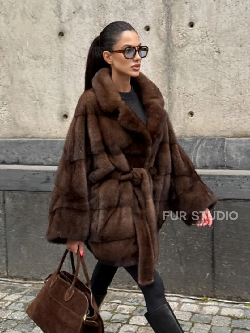 Полушубок из меха норки Brown Velvet, английский воротник фасон - летучая мышь