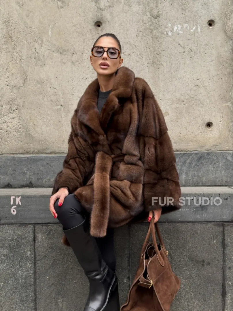 Полушубок из меха норки Brown Velvet, английский воротник фасон - летучая мышь