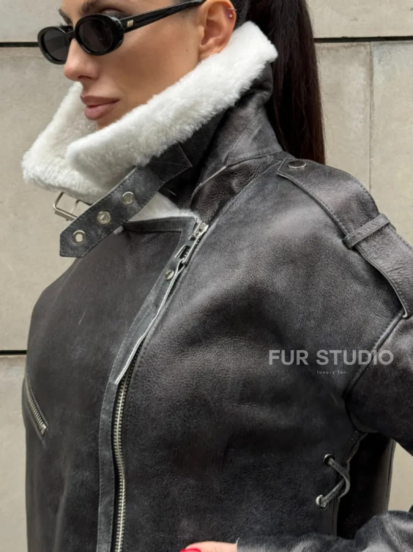 Дубленка-авиатор из натуральной овчины Dark Grey Vintage, со шнуровкой по боковому шву - фото 2