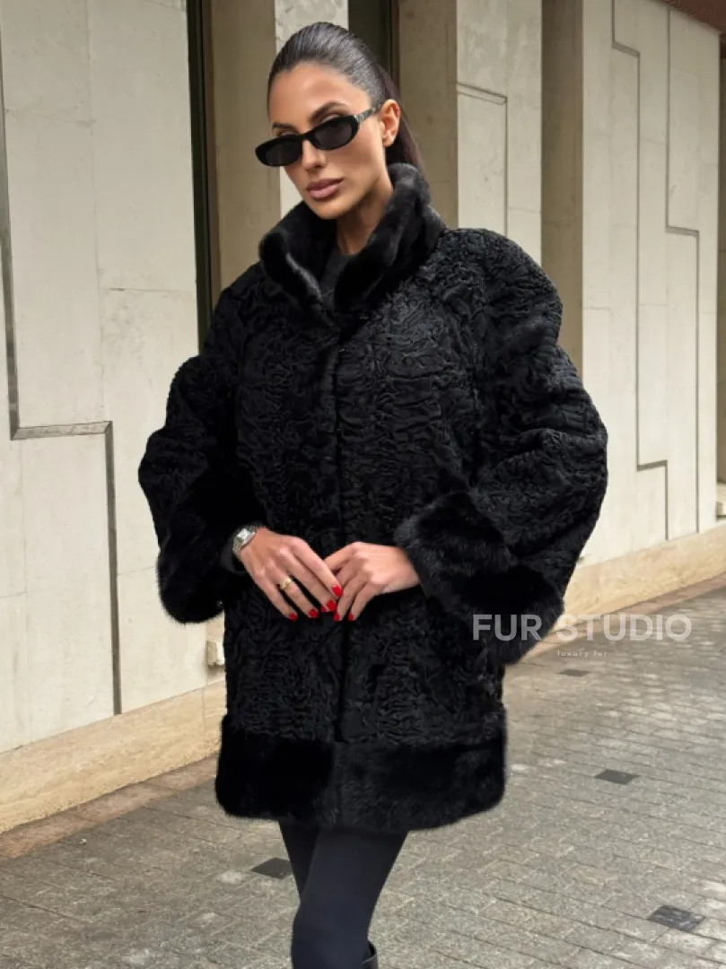 Черное полупальто из меха каракульчи, стойка воротник и манжет из норки - фото 0