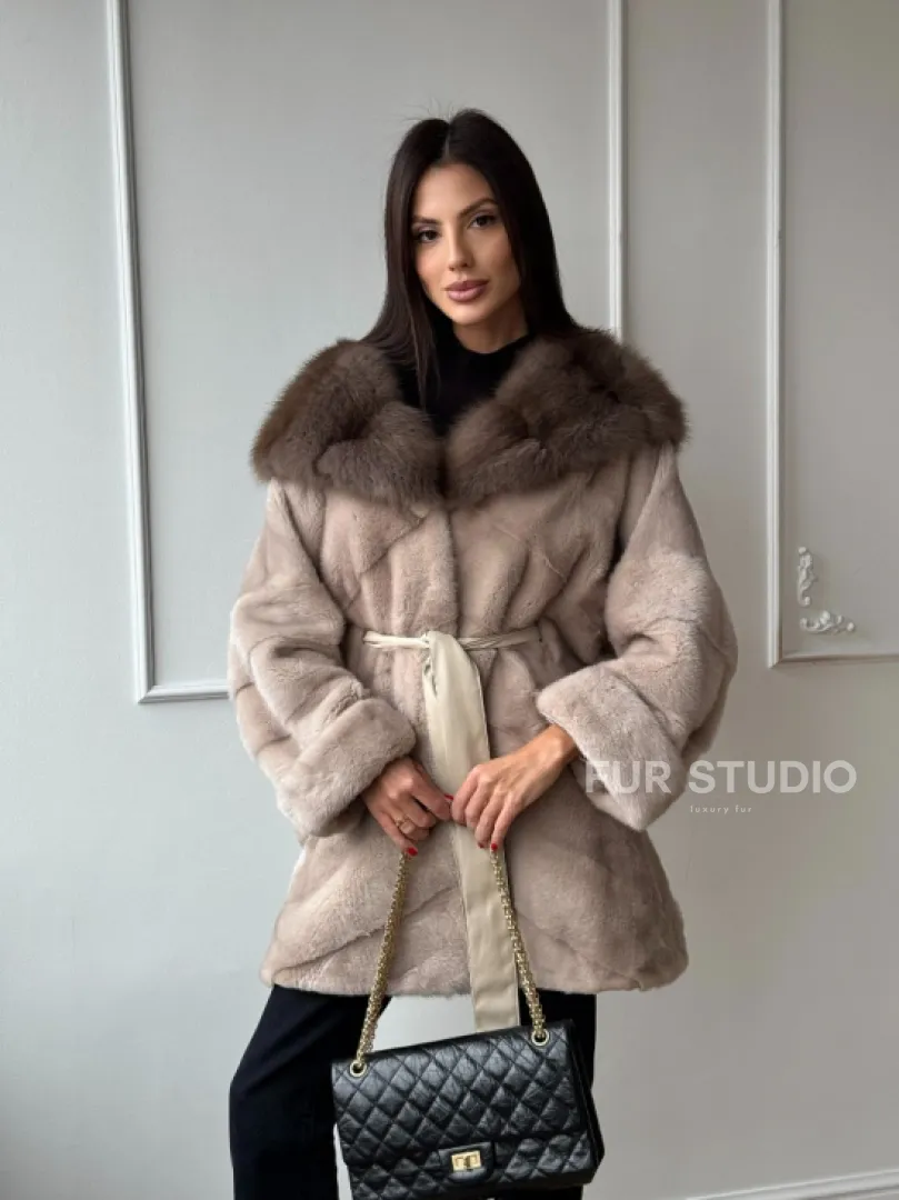 Меховое полупальто из меха норки с капюшоном куница