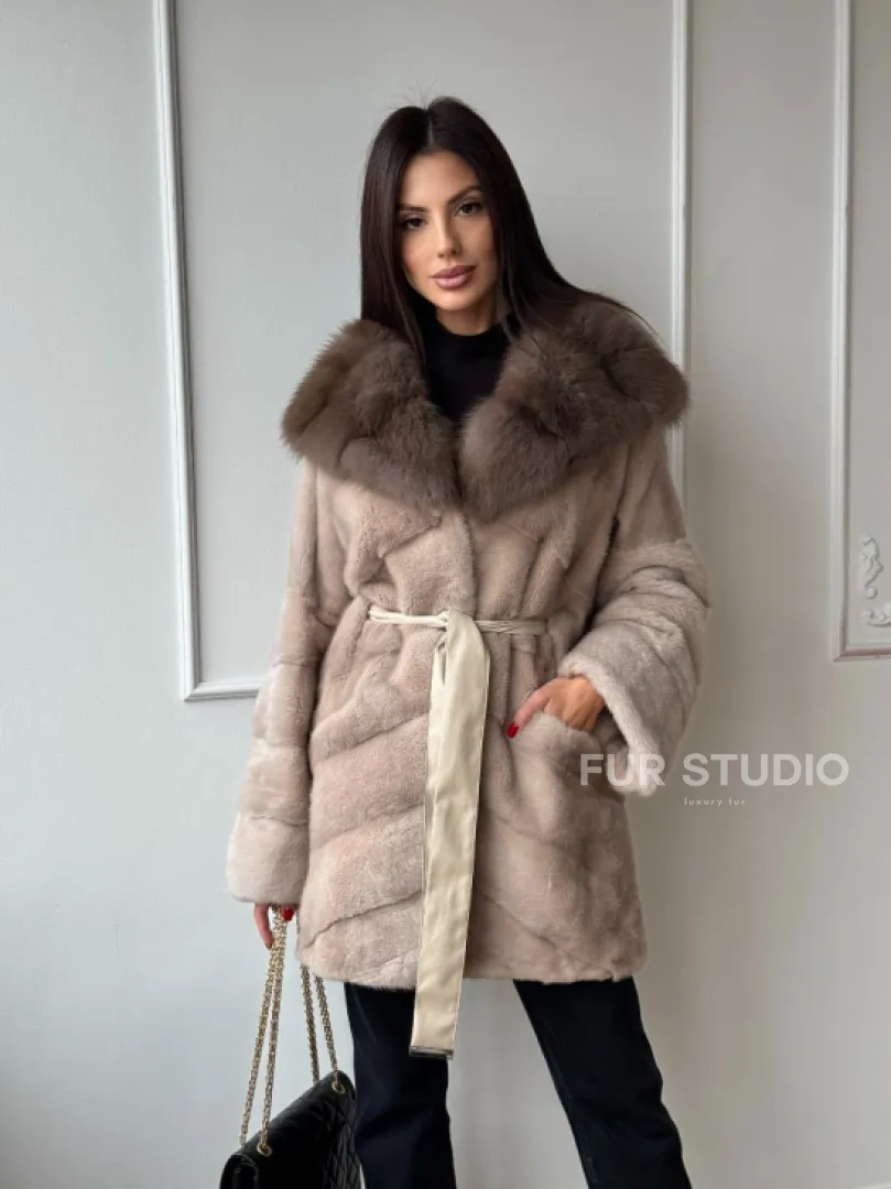 Меховое полупальто из меха норки с капюшоном куница