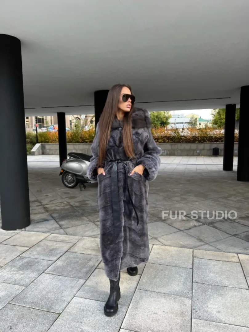 Шуба из аукционной норки с капюшоном куница цвет графит-хамелеон - фото 10