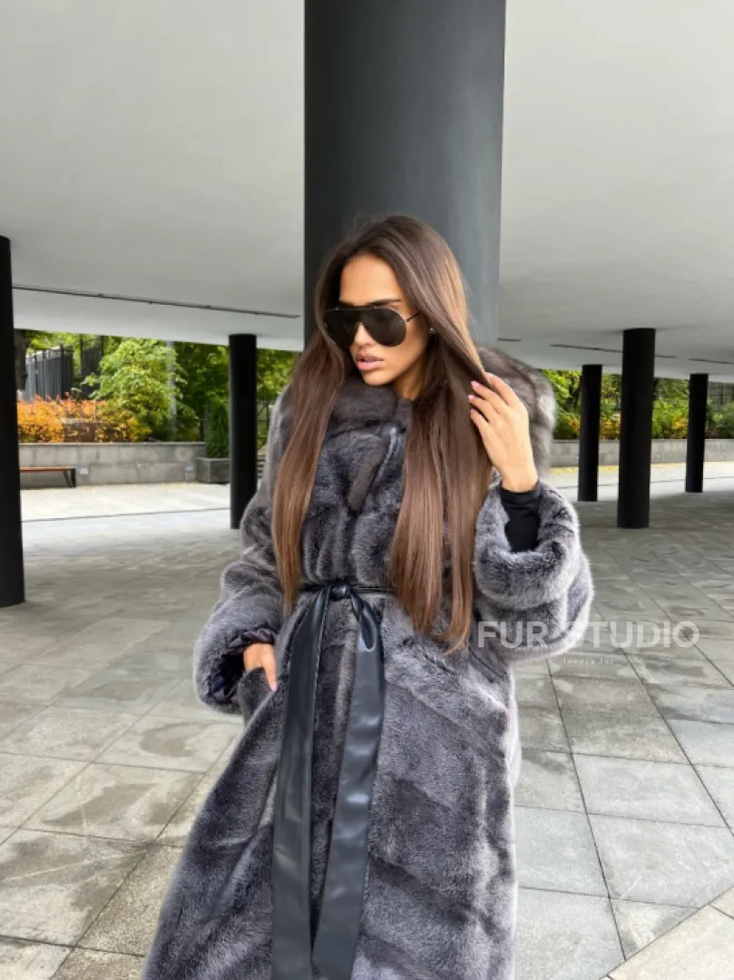 Шуба из аукционной норки с капюшоном куница цвет графит-хамелеон - фото 5