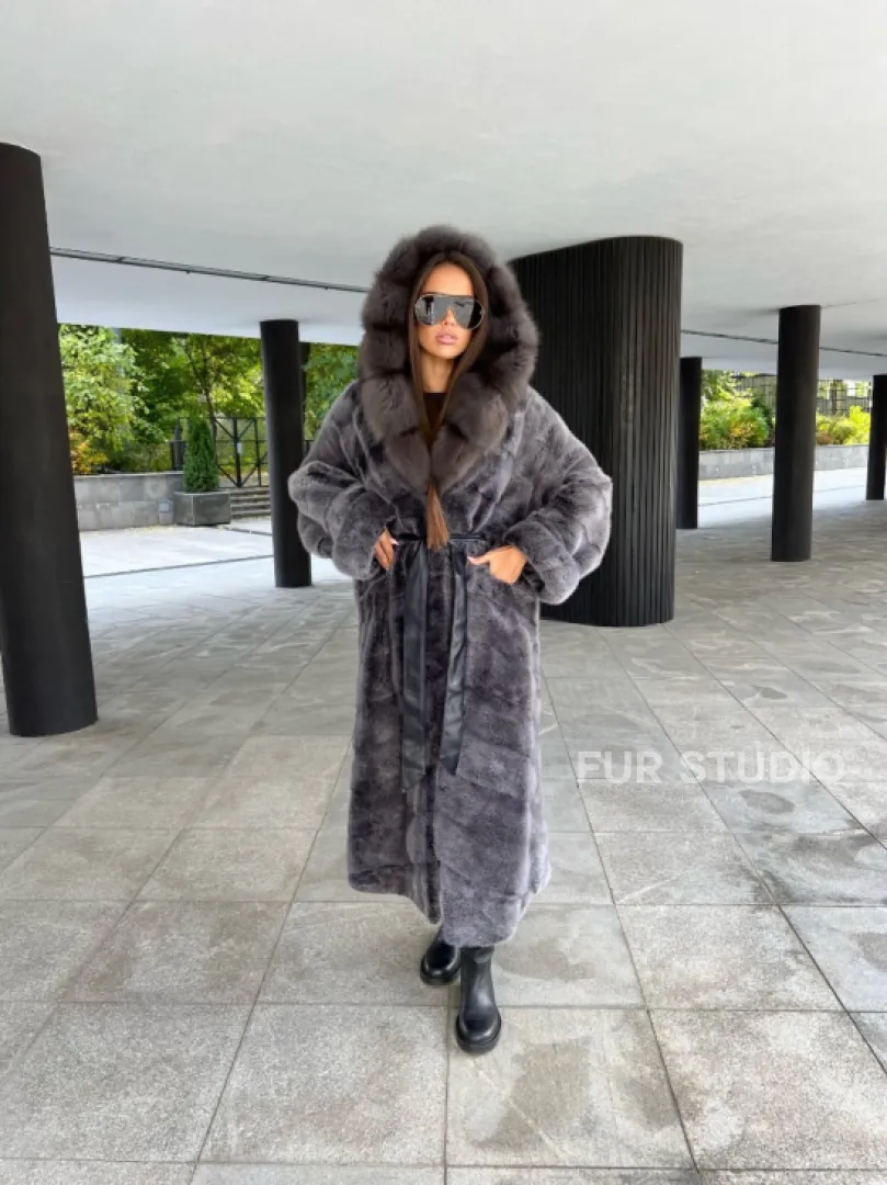 Шуба из аукционной норки с капюшоном куница цвет графит-хамелеон - фото 7