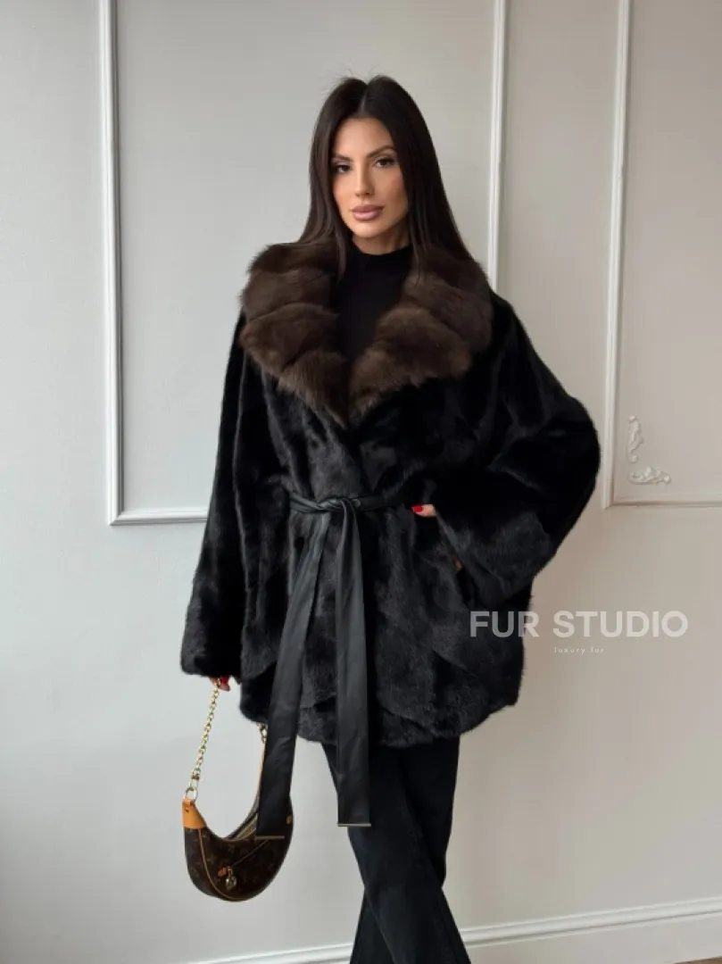Летучая мышь из норки Black с воротником из меха куницы