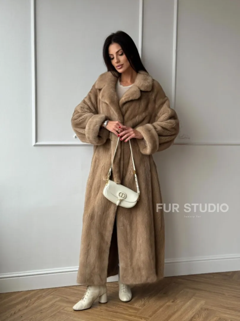 Длинная модная шуба кимоно из меха скандинавской норки со шлицей - фото 13