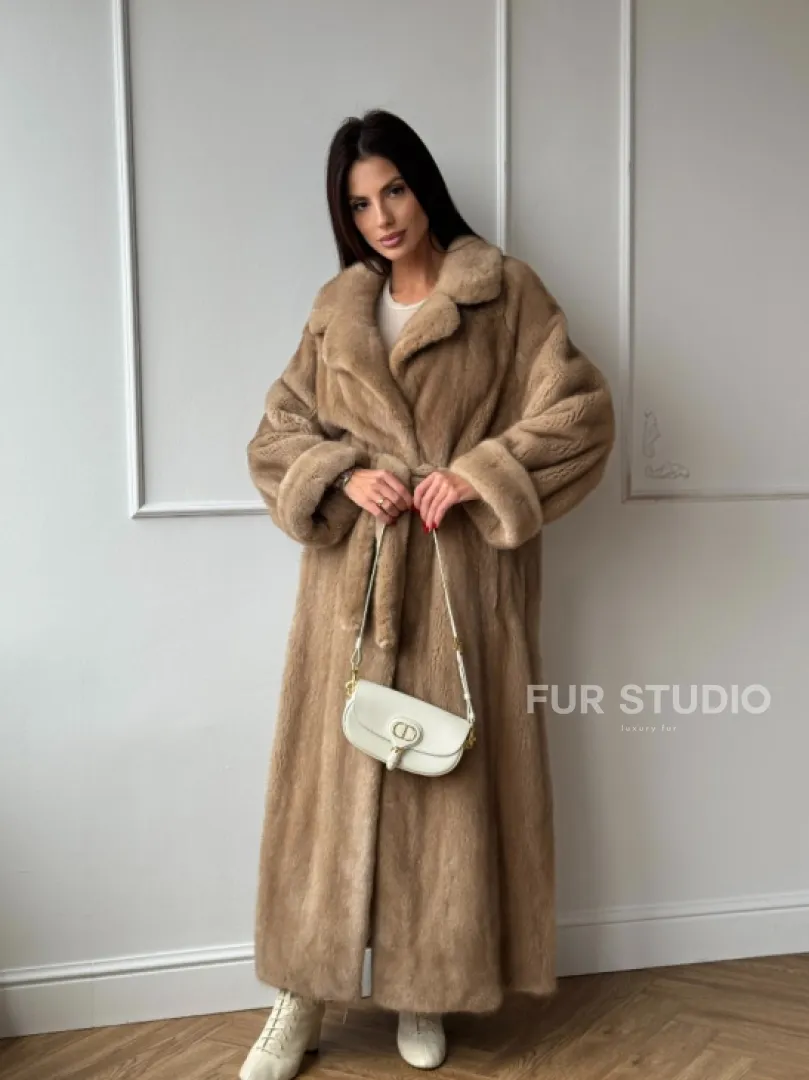 Длинная модная шуба кимоно из меха скандинавской норки со шлицей - фото 14