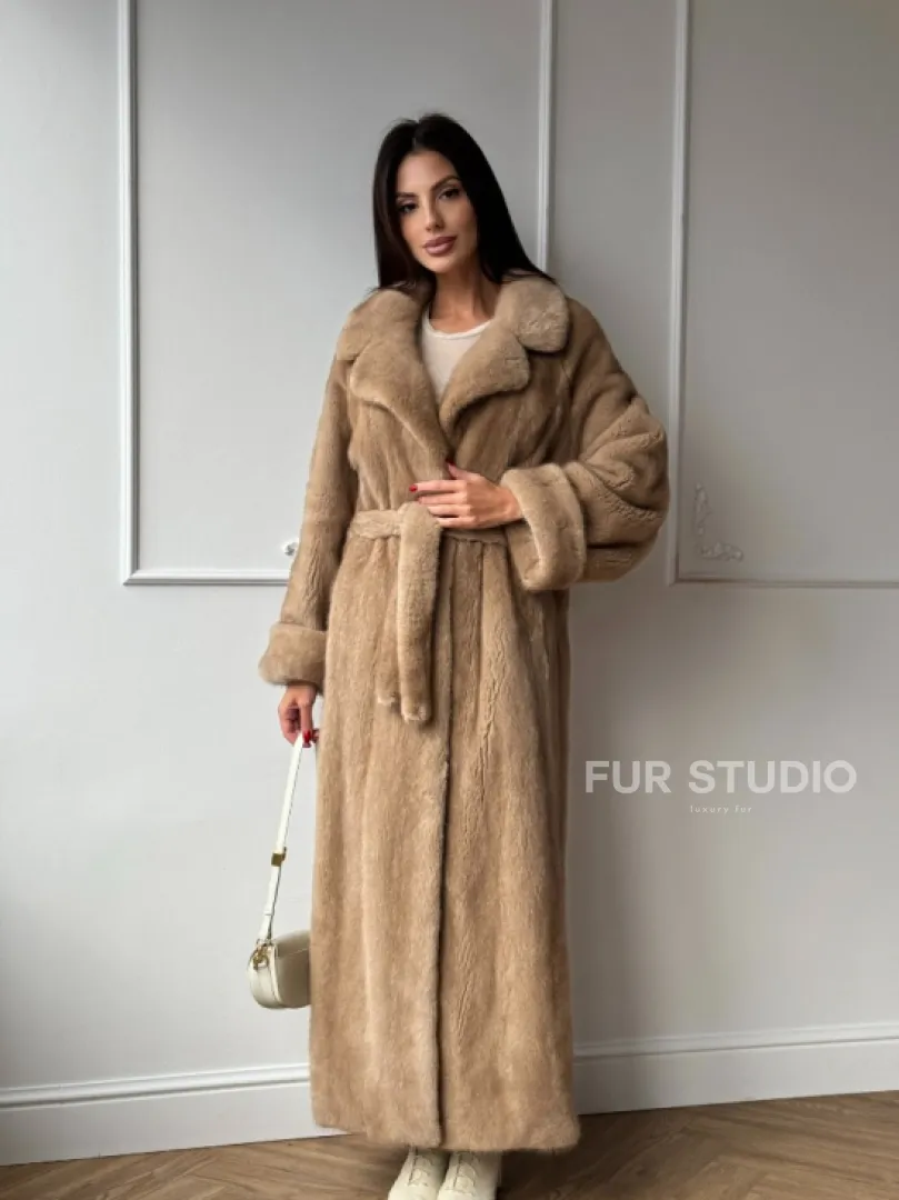 Длинная модная шуба кимоно из меха скандинавской норки со шлицей - фото 12