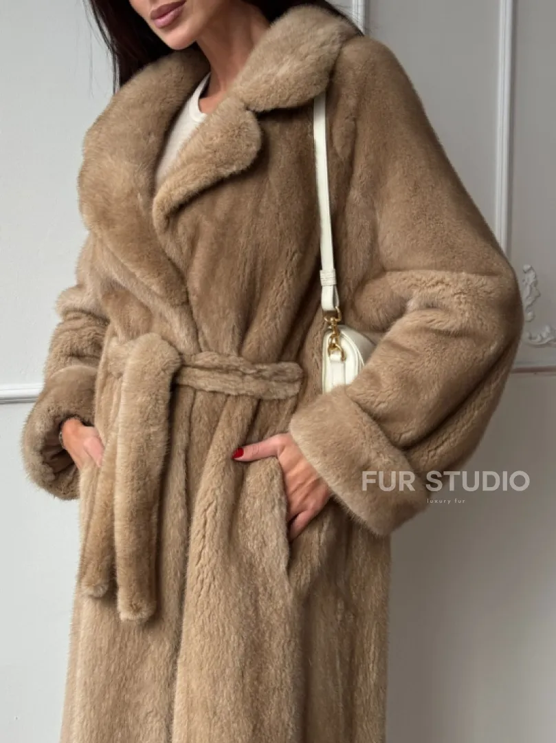 Длинная модная шуба кимоно из меха скандинавской норки со шлицей - фото 1