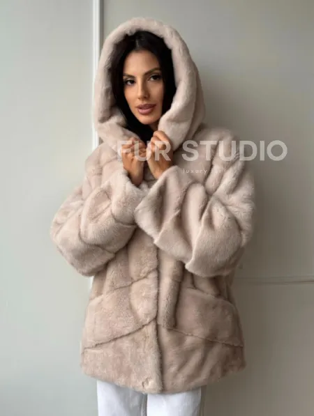 Меховая куртка - шуба из меха норки с капюшоном в цвете пудра - фото 0