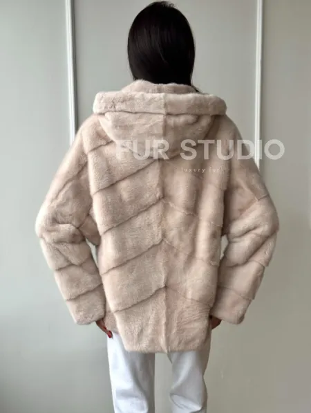 Меховая куртка - шуба из меха норки с капюшоном в цвете пудра - фото 4