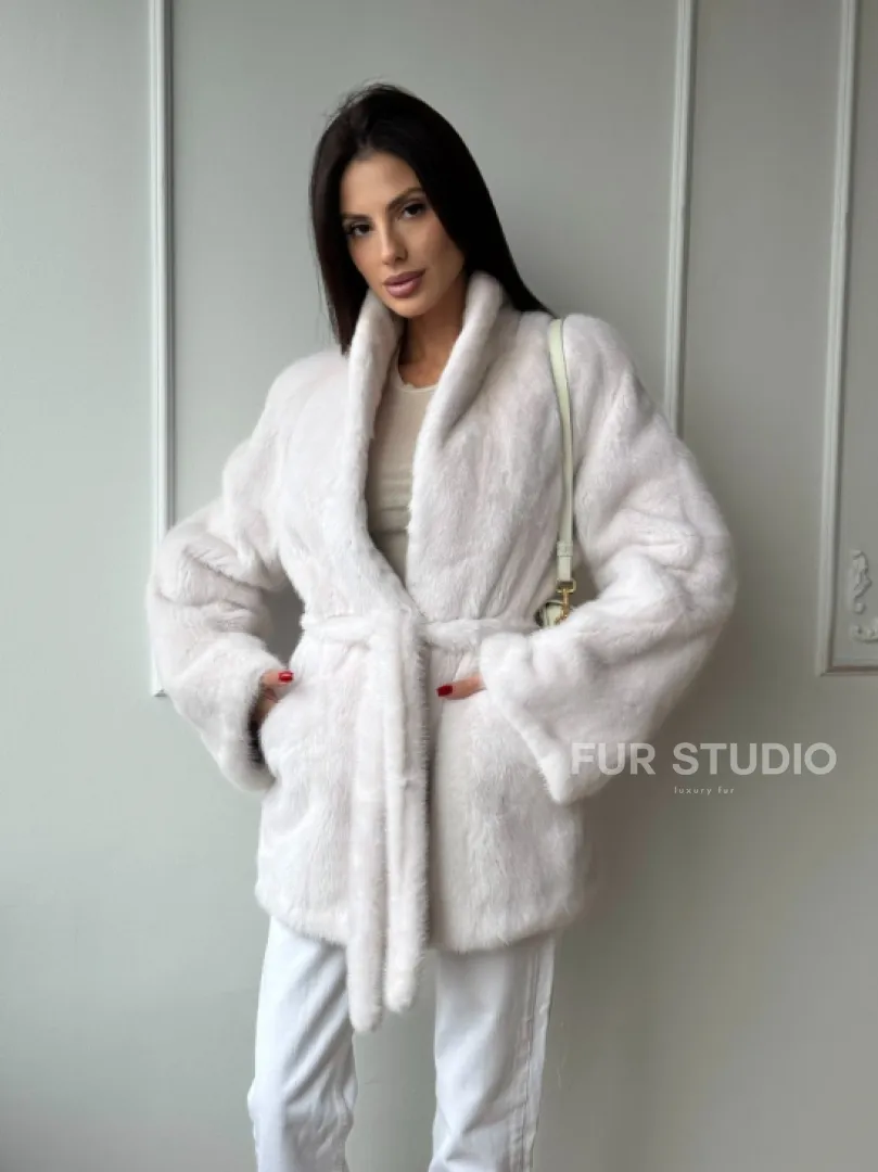Белый меховой жакет из норки с V-образным воротником и поясом - фото 0