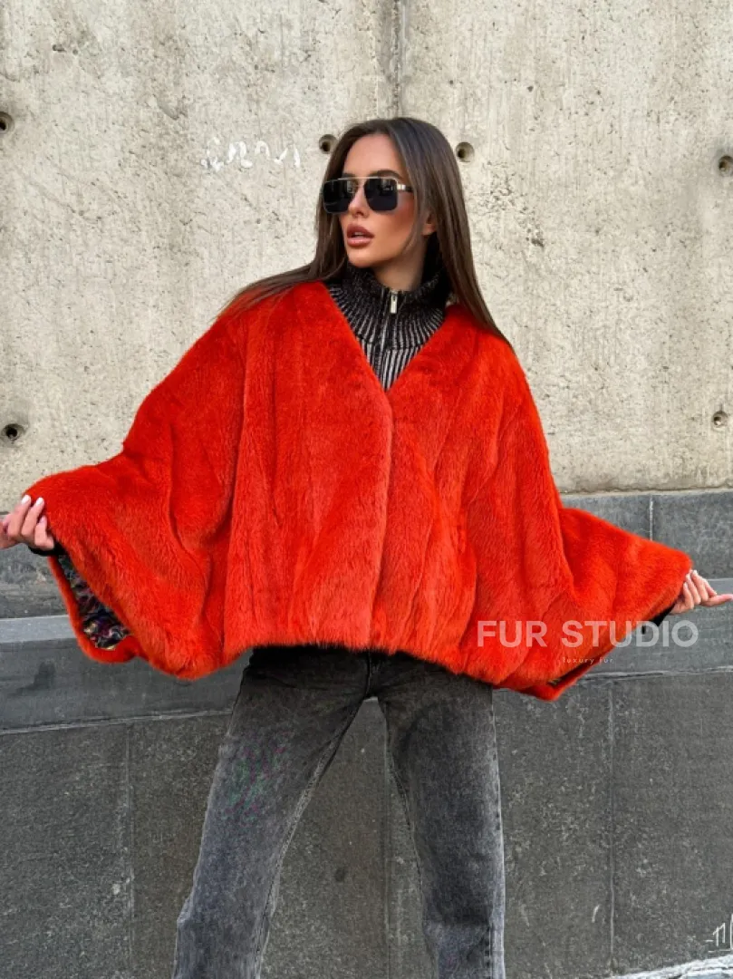 Красное меховое манто из норки, модель «Летучая мышь» с V - образной горловиной, без воротника - фото 8
