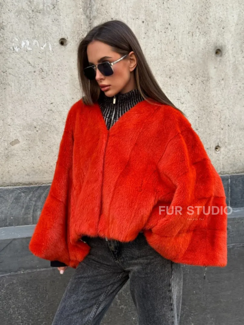 Красное меховое манто из норки, модель «Летучая мышь» с V - образной горловиной, без воротника - фото 4