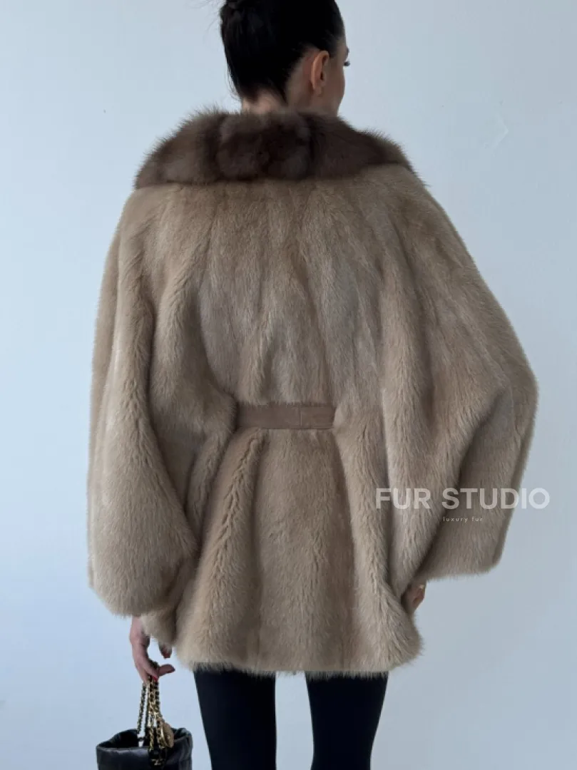 Зимнее пончо из меха норки Pastel с воротником из куницы - фото 4