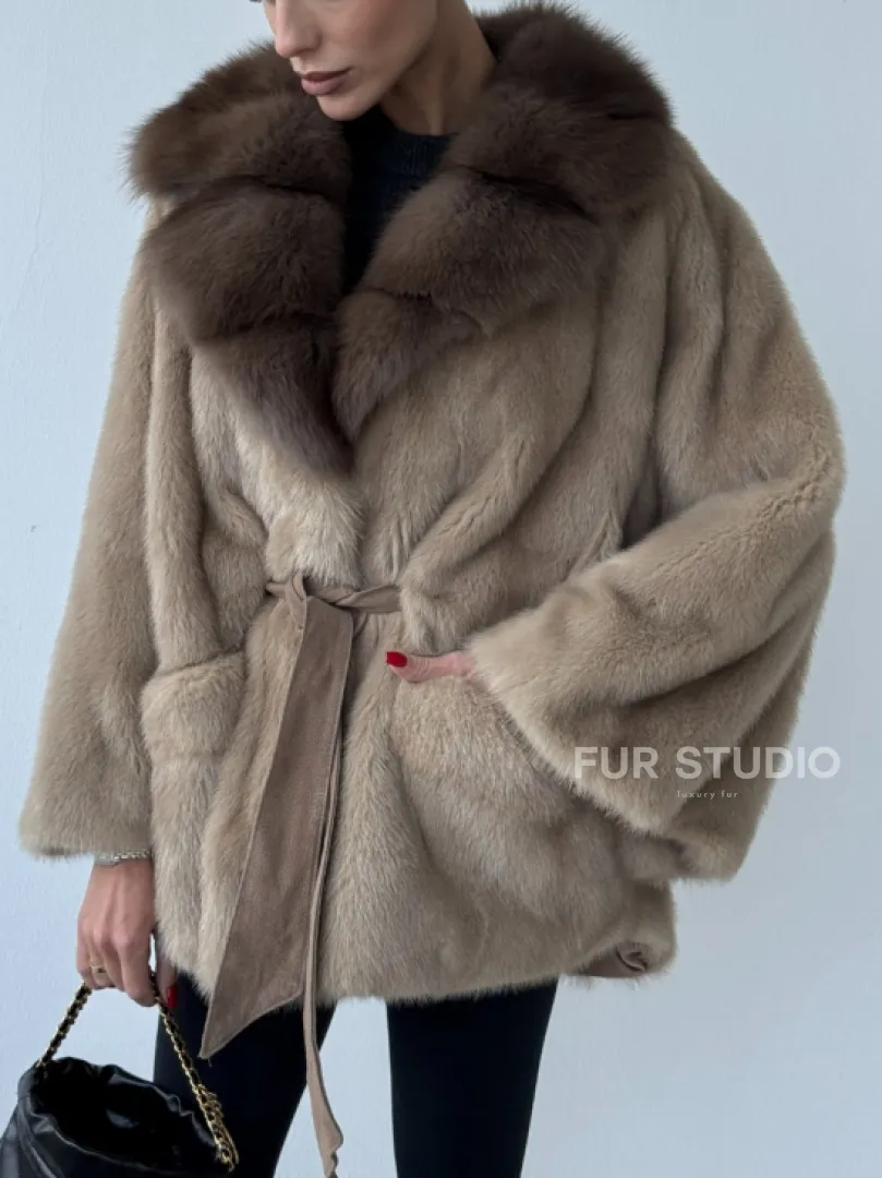 Зимнее пончо из меха норки Pastel с воротником из куницы - фото 2