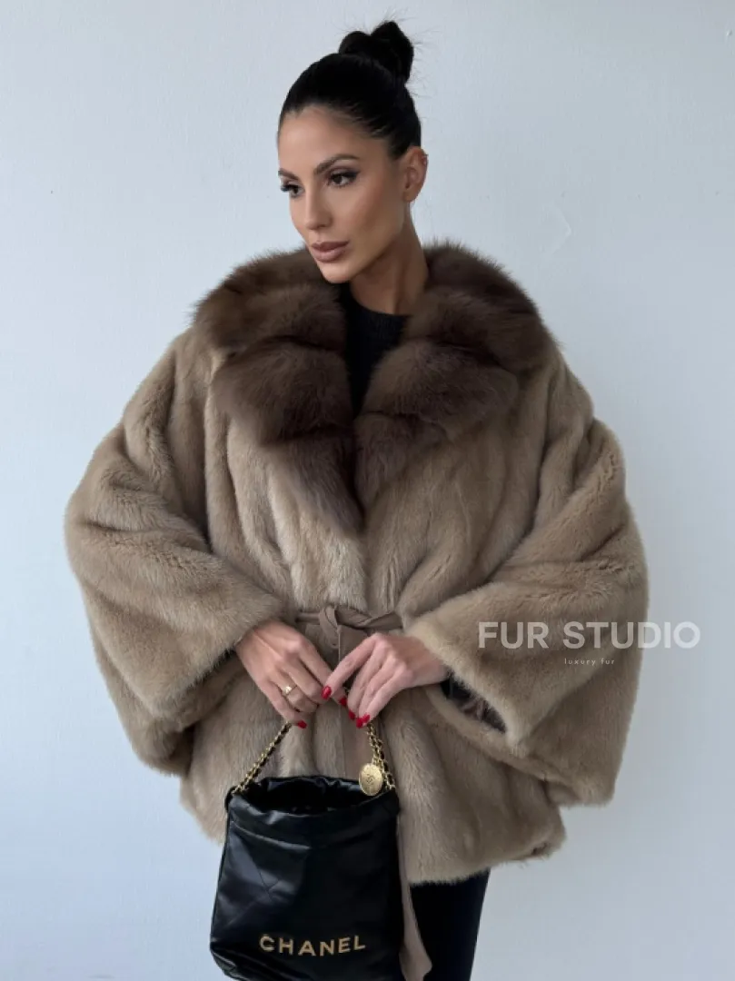 Зимнее пончо из меха норки Pastel с воротником из куницы - фото 0