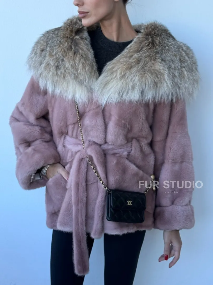 Шуба из норки Pink с капюшоном из меха рыси и манжетами на рукавах