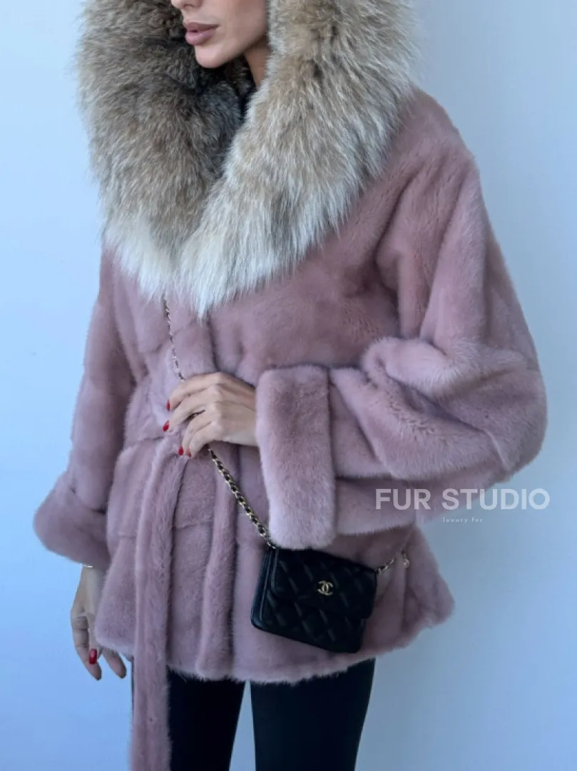 Шуба из норки Pink с капюшоном из меха рыси и манжетами на рукавах