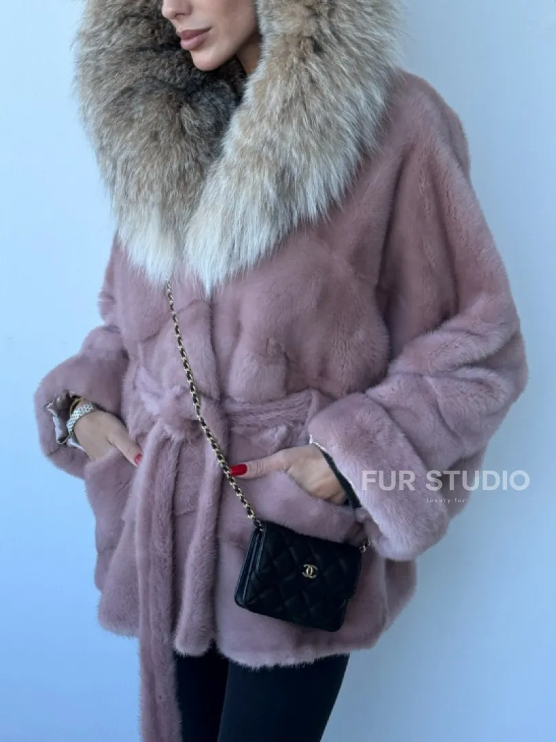 Шуба из норки Pink с капюшоном из меха рыси и манжетами на рукавах