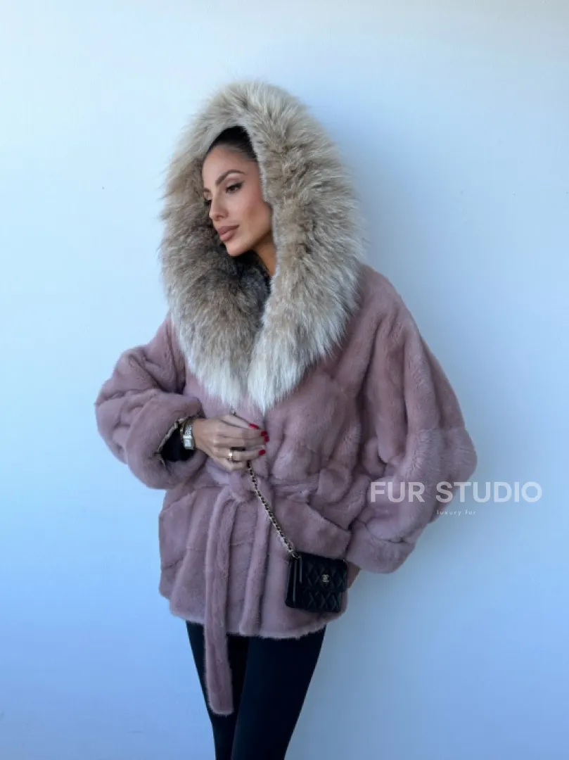 Шуба из норки Pink с капюшоном из меха рыси и манжетами на рукавах
