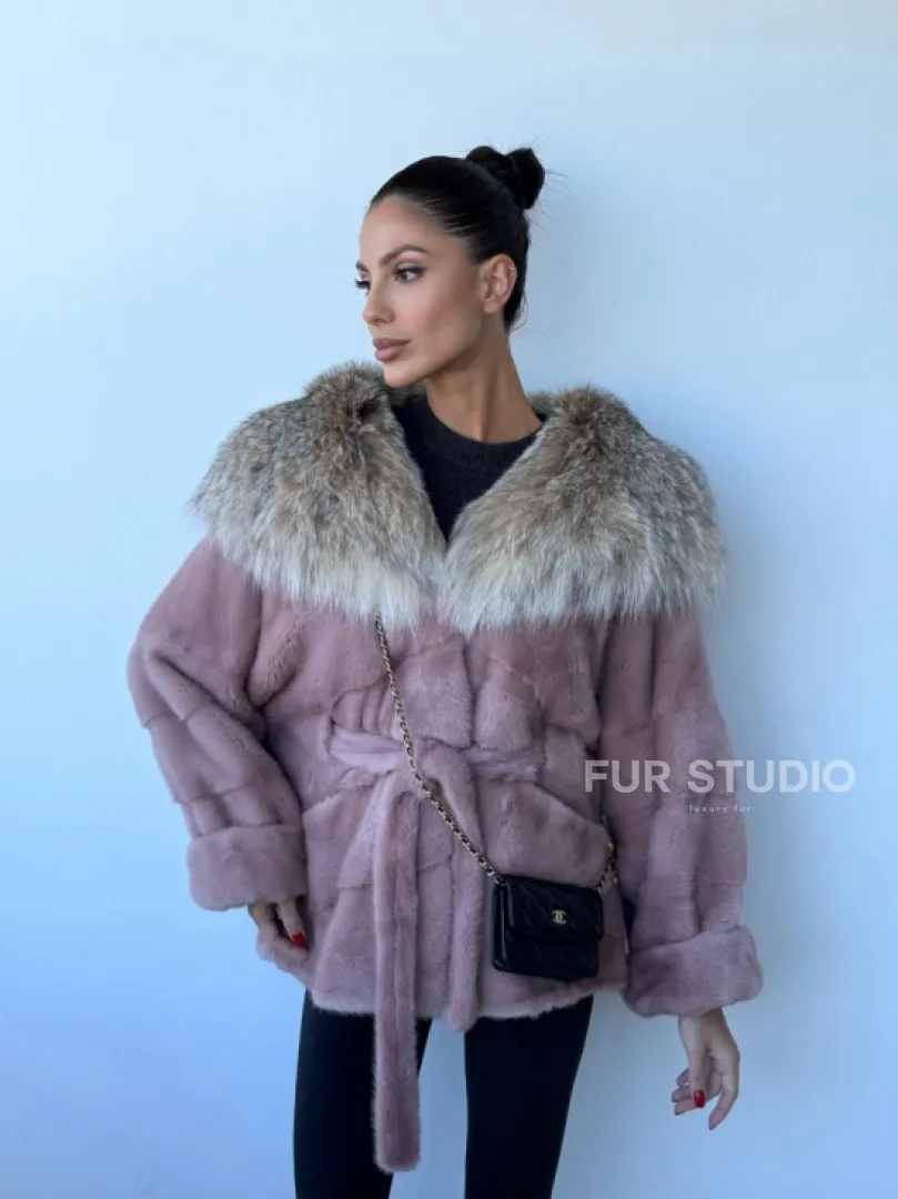 Шуба из норки Pink с капюшоном из меха рыси и манжетами на рукавах