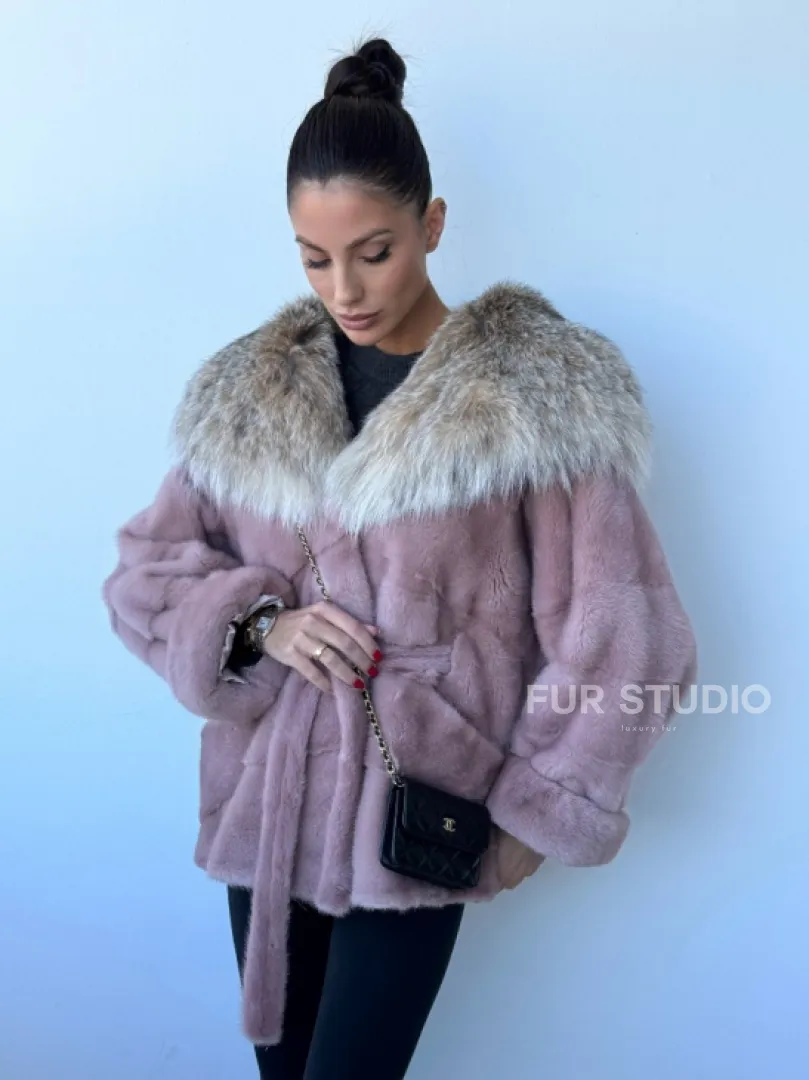 Шуба из норки Pink с капюшоном из меха рыси и манжетами на рукавах